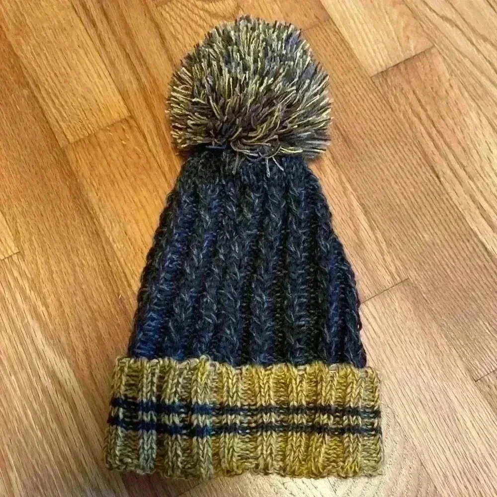 Harry Potter Hufflepuff Knit Beanie With PomPom in Size Youth.  Gray and Yellow.